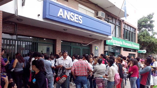 Photo of El macrismo suspende 20 mil pensiones por discapacidad a niños