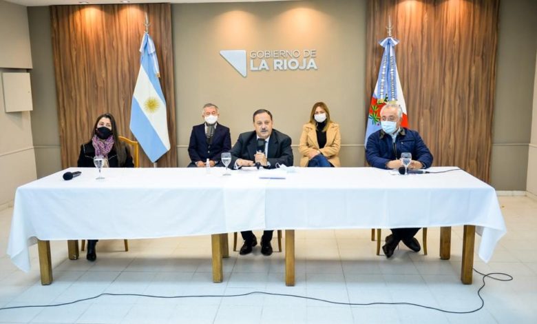 Photo of QUINTELA: «DEBEMOS SABER QUE TENEMOS QUE APRENDER A CONVIVIR CON ESTE VIRUS»