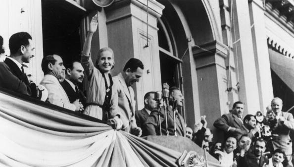 Photo of 23 de septiembre de 1947 en Plaza de Mayo, sanción de la ley que otorgó el derecho al voto a la mujer argentina