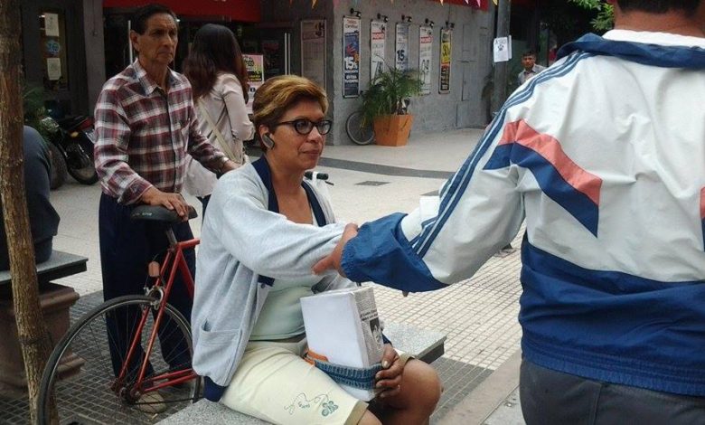 Photo of MIRA EL SALUDO DE LA MADRE DE SILVIA ACORIA A BEDER HERRERA, ANGULO, Y AL CABO OYOLA PARA ESTAS FIESTAS