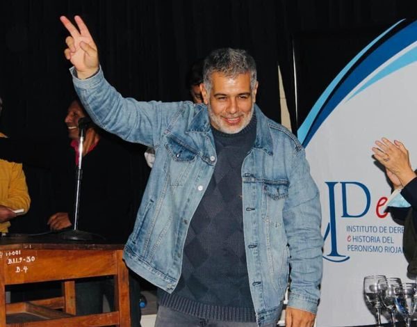 Photo of MIGUEL GALEANO EN LA SEDE DEL PRIMER ENCUENTRO FEDERAL DE LA MILITANCIA PERONISTA DE LOS LLANOS RIOJANOS EN EL DEPARTAMENTO CHAMICAL