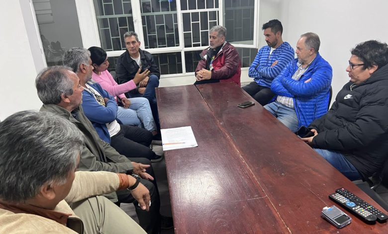 Photo of EQUIPOS DE GOBIERNO Y DIRIGENTES TRABAJAN SOBRE UNA NUEVA FEDERACION PARA EL FÚTBOL RIOJANO