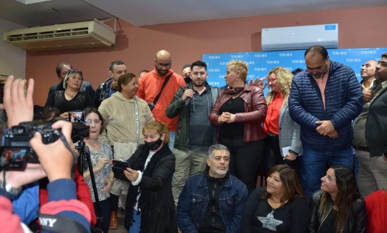 Photo of MULTITUDINARIA PRESENTACIÓN DE LA LÍNEA “CON UN OÍDO EN EL PUEBLO” EN EL PARTIDO JUSTICIALISTA