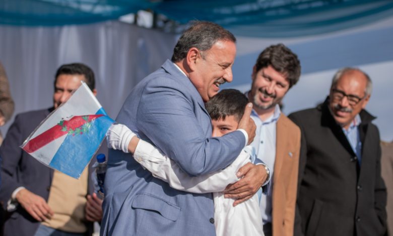 Photo of EL GOBERNADOR RICARDO QUINTELA TOMÓ LA PROMESA DE LEALTAD A LA BANDERA ARGENTINA A LOS ESTUDIANTES DE 4TO GRADO