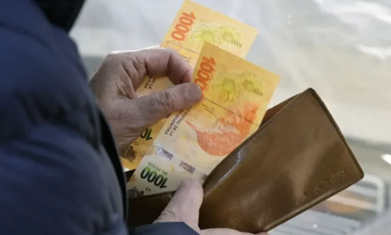 Photo of Miguel Galeano: «El sueldo de los riojanos bajó un 50% y los responsables son Martin Menem, Pagotto y Milei»