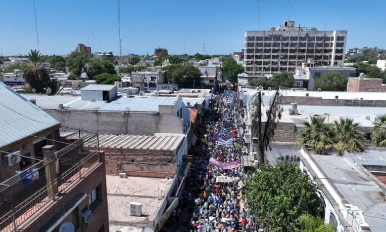 Photo of Mas de 35.000 riojanas y riojanos acompañaron en la marcha de la CGT