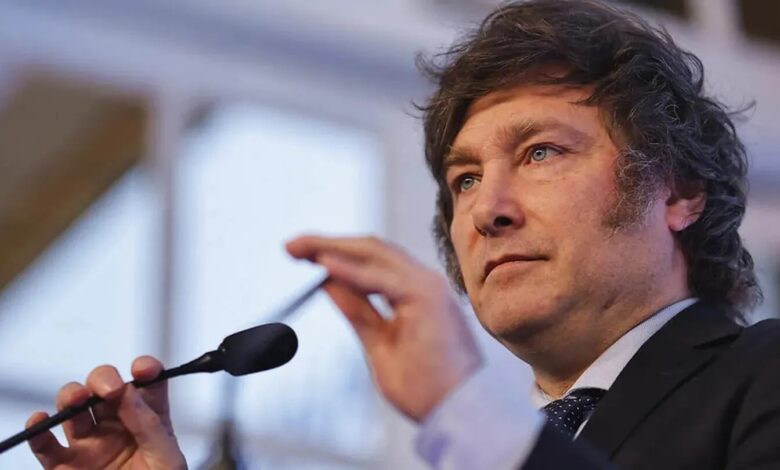 Photo of Miguel Galeano: “Javier Milei y su cómplice en La Rioja Martin Menem contra el salario docente”