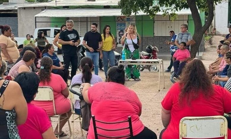 Photo of Miguel Galeano y Alcira Brizuela se solidarizaron con vecinos después de un hecho de vanzalizacion al transporte publico