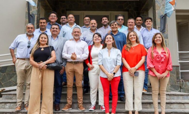 Photo of Los 18 intendentes de la Provincia apoyan a Quintela como presidente del PJ Nacional