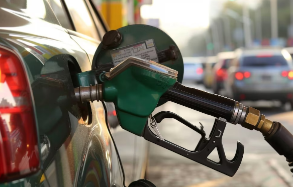 Photo of 14 meses consecutivos de caida en la venta de combustible: «La guita no alcanza»